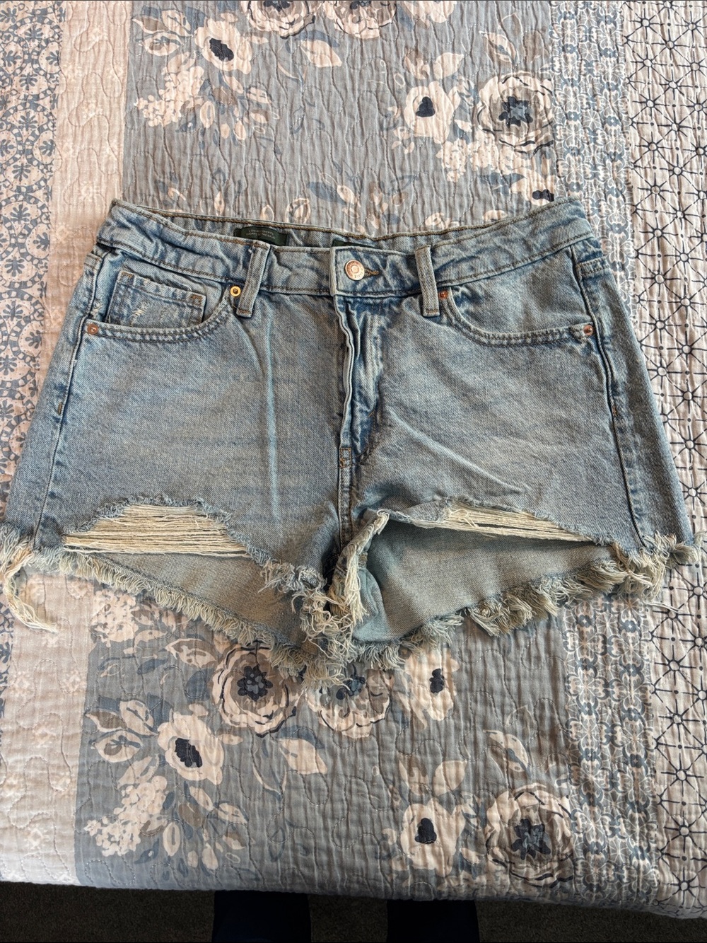 wild fable Light Blue Distressed Denim Cutoff Shorts size 6, like new.